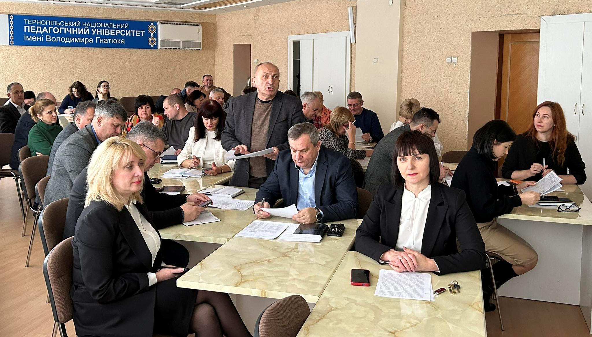 Звітує декан фізико-математичного факультету Мирон Громяк Звітує декан фізико-математичного факультету Мирон Громяк